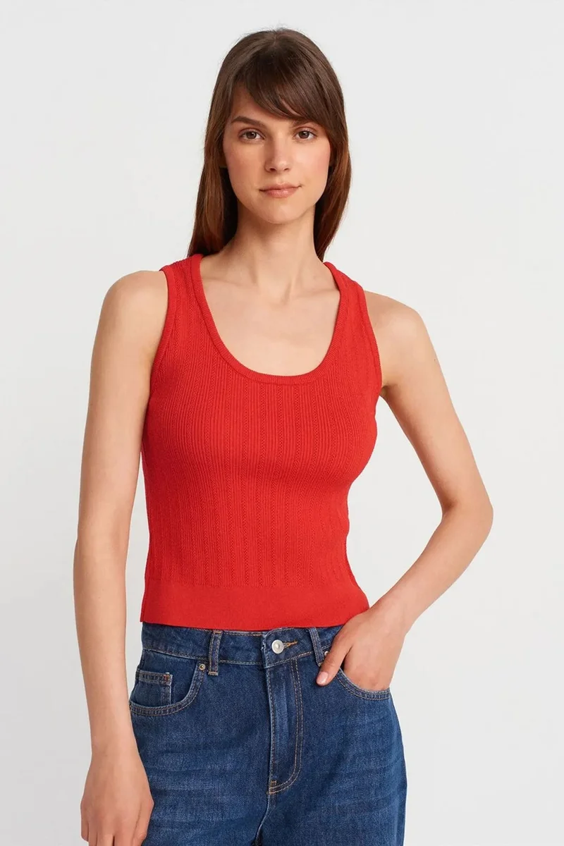DILVIN Ribbed Sleeveless Slim-fit Blouse