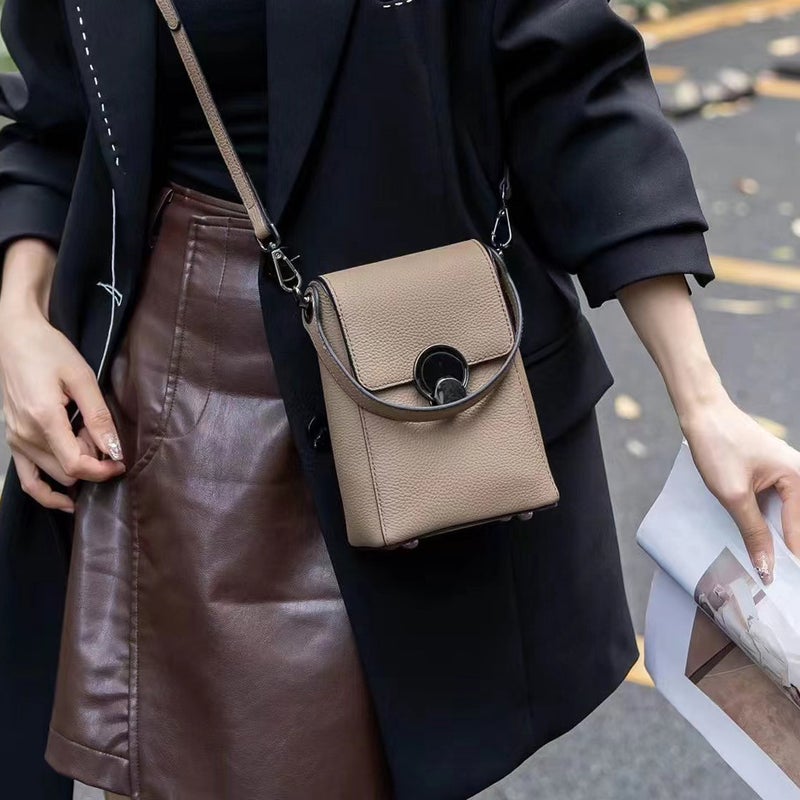 Genuine Leather Mobile Phone Korean Fashion Crossbody All-Match Large Screen Mobile Phone Round Hardware Handbag - Image 3