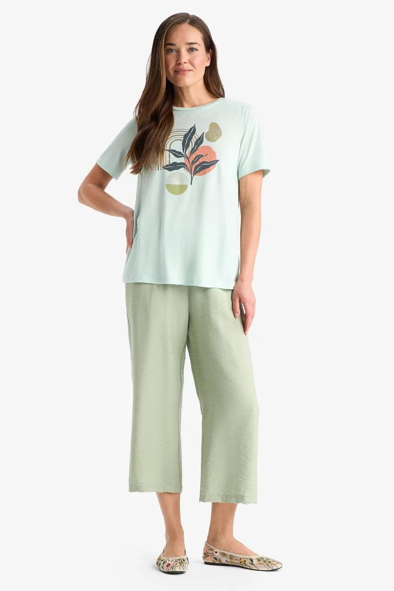 ديفاكتو Straight Leg Capri Pants