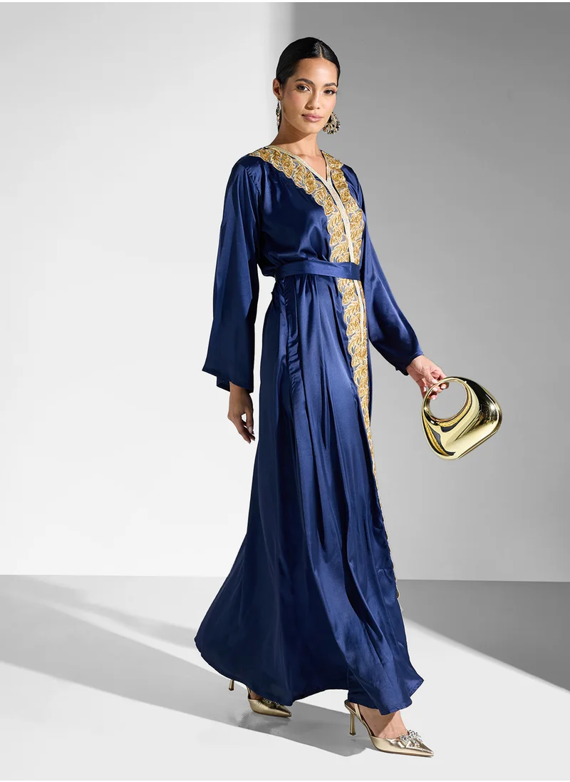 هيا كلوزيت Embroidered V-Neck Straight Sleeve Dress