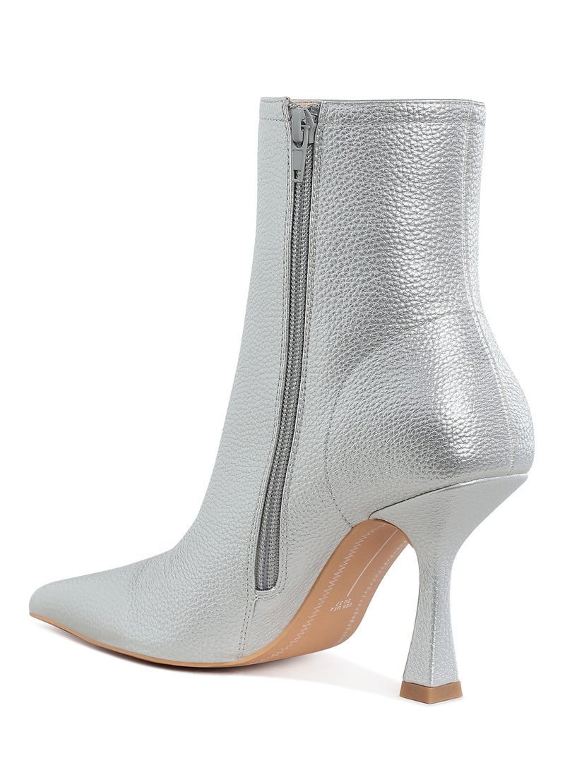 لندن راج حذاء نسائي قصير بكعب عالٍ مدبب ومعدني باللون الفضي من لندن راج. - Image 3