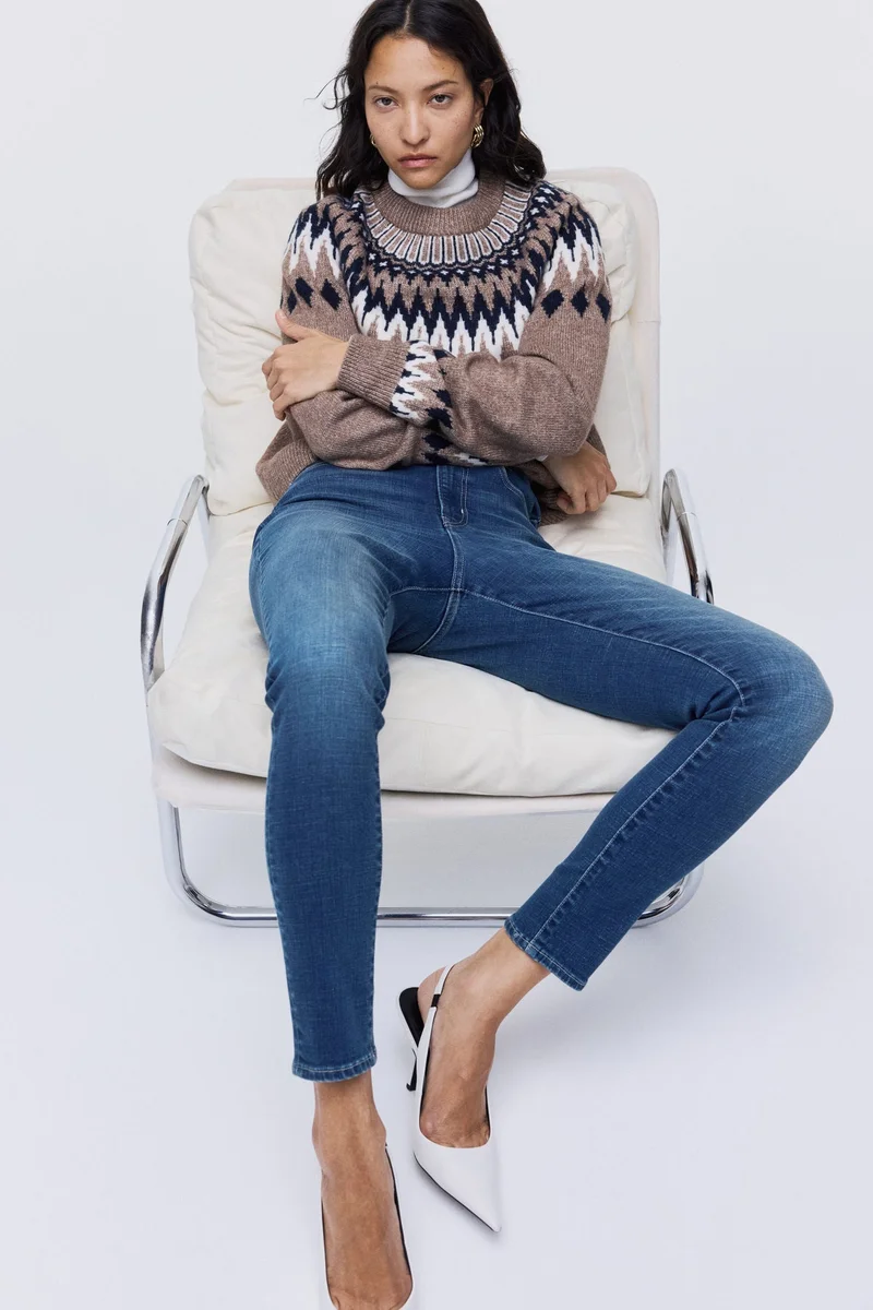 اتش اند ام جينز بقصّة سكيني وخصر عالي