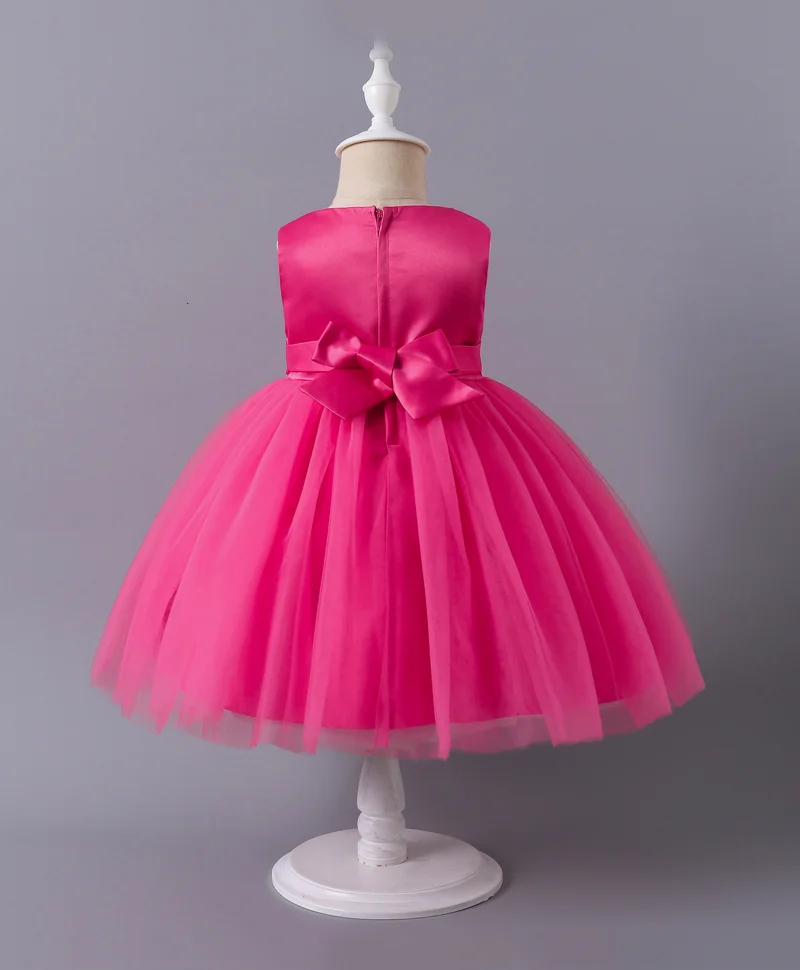 مارك وميا فستان حفلات بدون أكمام بتفاصيل فيونكة وتطريز زهري ثلاثي الأبعاد من مارك وميا - فوشيا