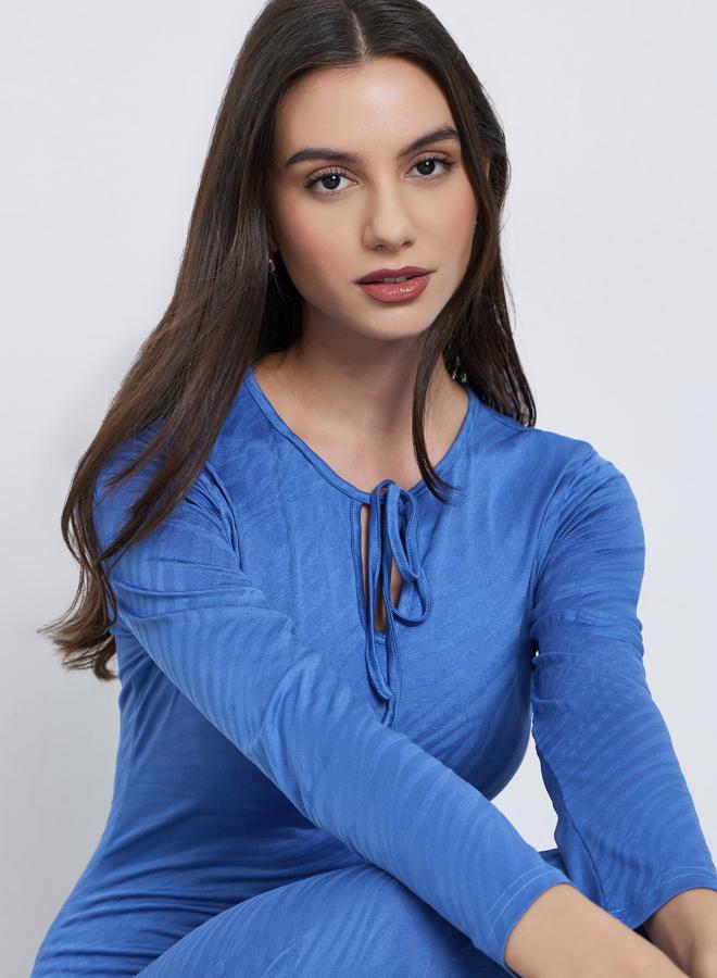 ستايلي فستان ميدي ضيق أزرق بنقشة بارزة - Image 4