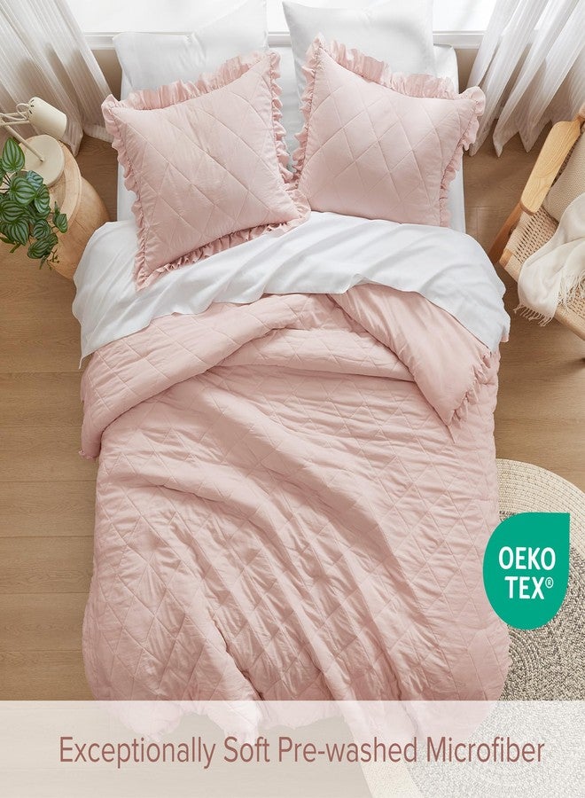 كومفورت سبيسيس طقم غطاء لحاف كوين بلون وردي فاتح من كومفورت سبيسز - 3 قطع، غطاء لحاف مكشكش بنمط ماسي، مناسب لجميع الفصول، خفيف الوزن، ناعم كالقطن، غطاء سرير كوين وأغطية وسائد من الألياف الدقيقة المغسولة مسبقًا، مقاس كوين - Image 3