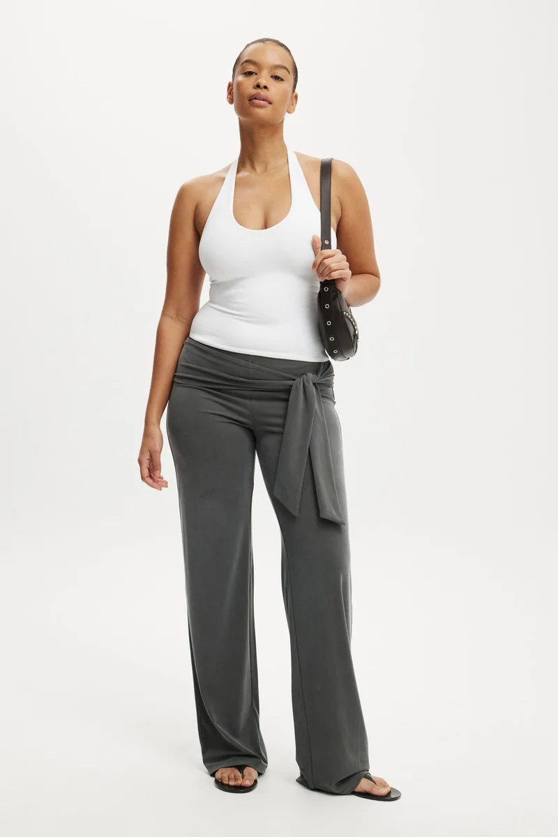 كوتون اون بلوزة برقبة هالتر وفتحة رقبة على شكل حرف  طوال اليوم