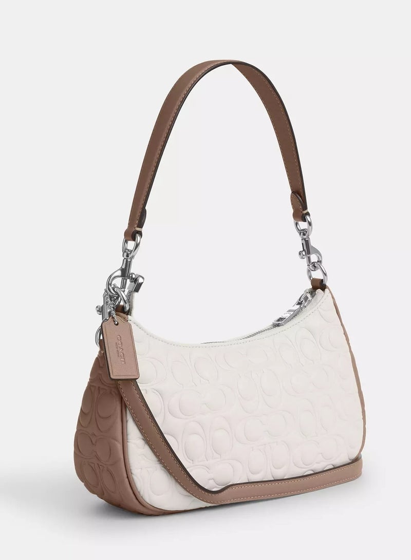 كوتش اوت ليت حقيبة كتف نسائية من Coach Teri مصنوعة من الجلد المميز، حقيبة يد نسائية، حقيبة هوبو نسائية، حقيبة توت نسائية، حقيبة سفر نسائية، بيضاء مميزة، 24 سم - Image 2