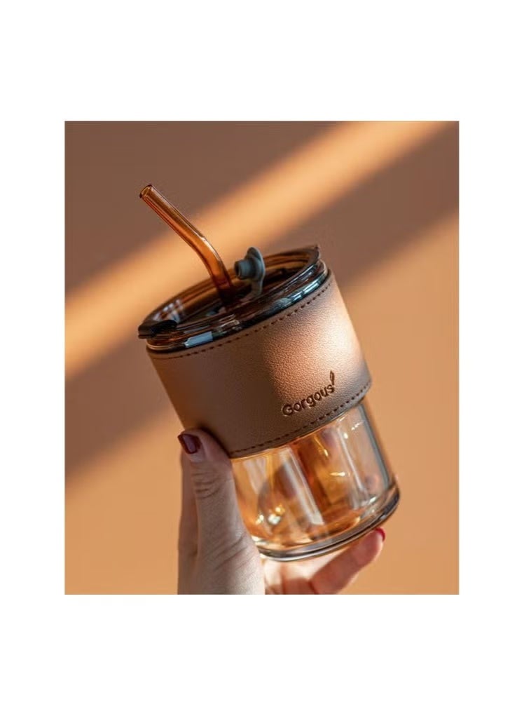 جورجس كوب زجاجي مقاوم للحرارة مع غطاء جلد مناسب للشاي والماء والقهوة والحليب والمشروبات ومزود بغطاء علوي مقاوم للتسرب وماصة - Image 4