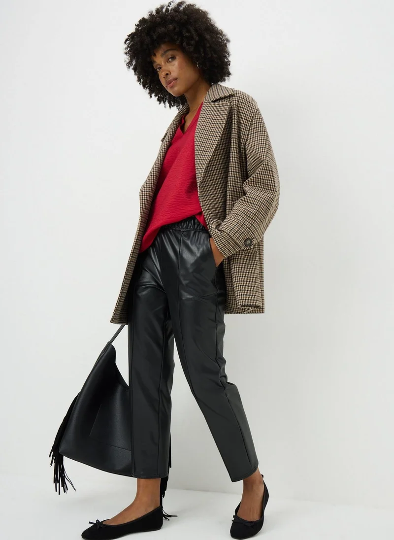 ماتلان بلوزة بأكمام طويلة وفتحة علوية حمراء