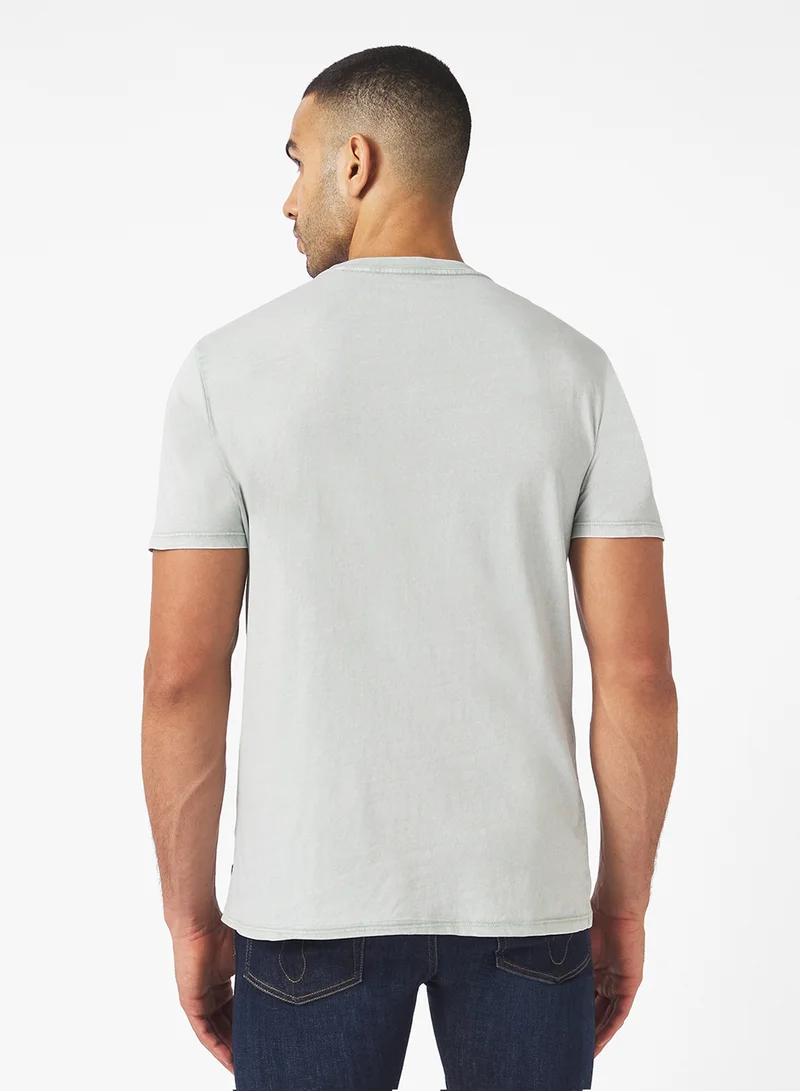 جس Short Sleeve Bsc Gueshort Sleeve Inset Logo T-Shirt