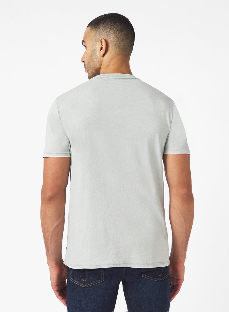 GUESS Short Sleeve Bsc Gueshort Sleeve Inset Logo T-Shirt - Image 2