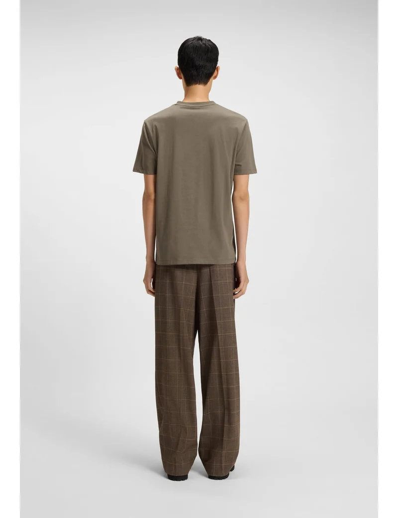 هوجو تيشيرت قطني مطرز بشعار