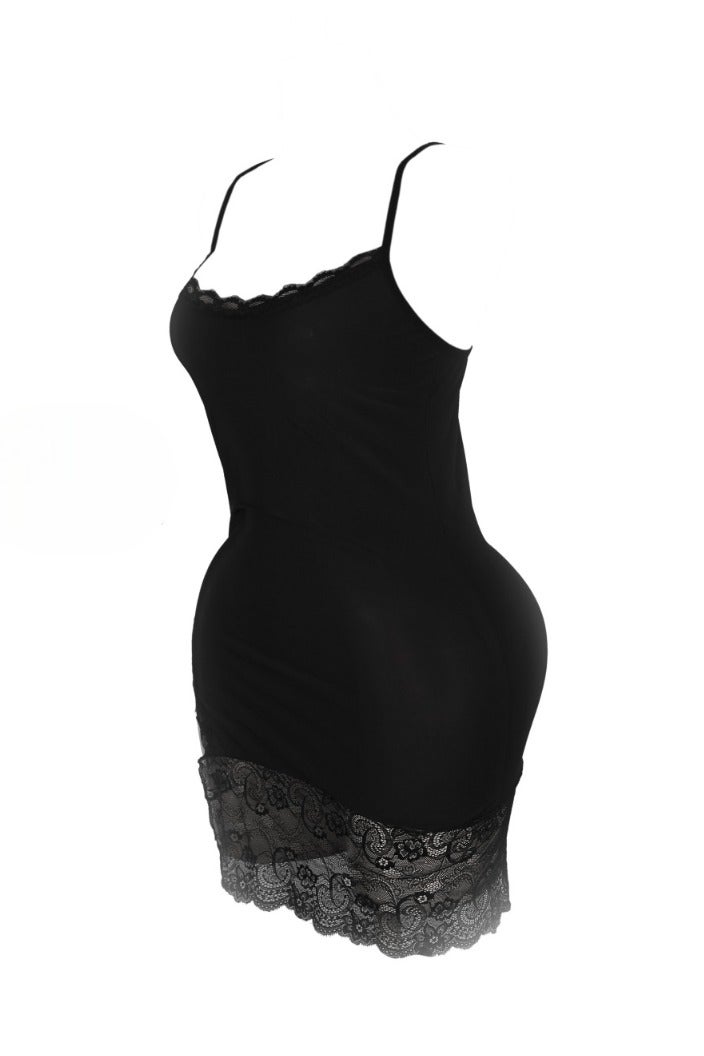 MANIKAN MANIKAN women's dress Elegant short  with a side slit and lace on the edges  - Image 3
