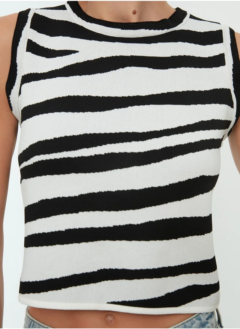 trendyol Round Neck Printed Crop Top