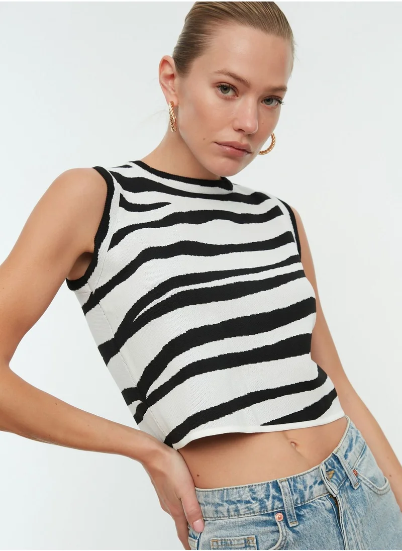 trendyol Round Neck Printed Crop Top