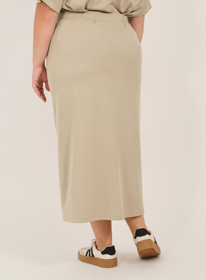 Styli Styli Plus Size Rib Knit A-Line Maxi Skirt - Image 4