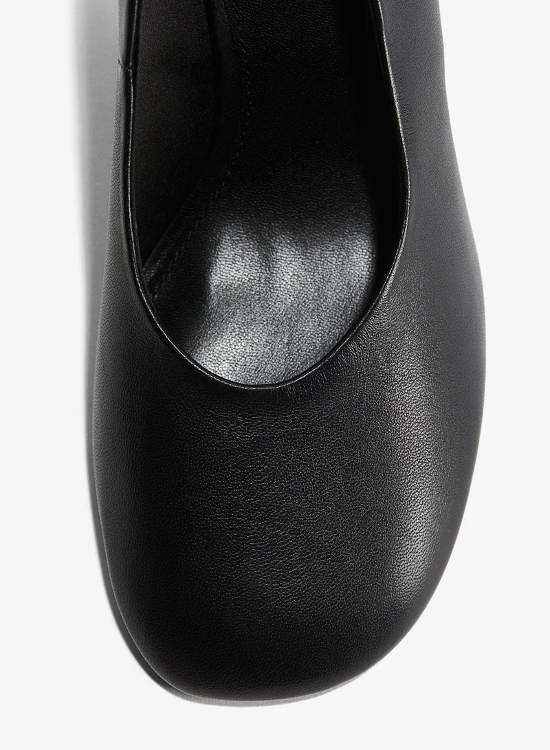 اتش اند ام أحذية جلدية للمحكمة