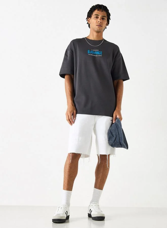 سبلاش فيڤ تيشيرت بياقة دائرية وطبعات حروف وأكمام قصيرة