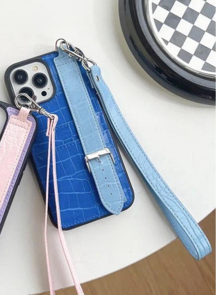 جينيون كفر ايفون ١٤ جلد مع ميدالية