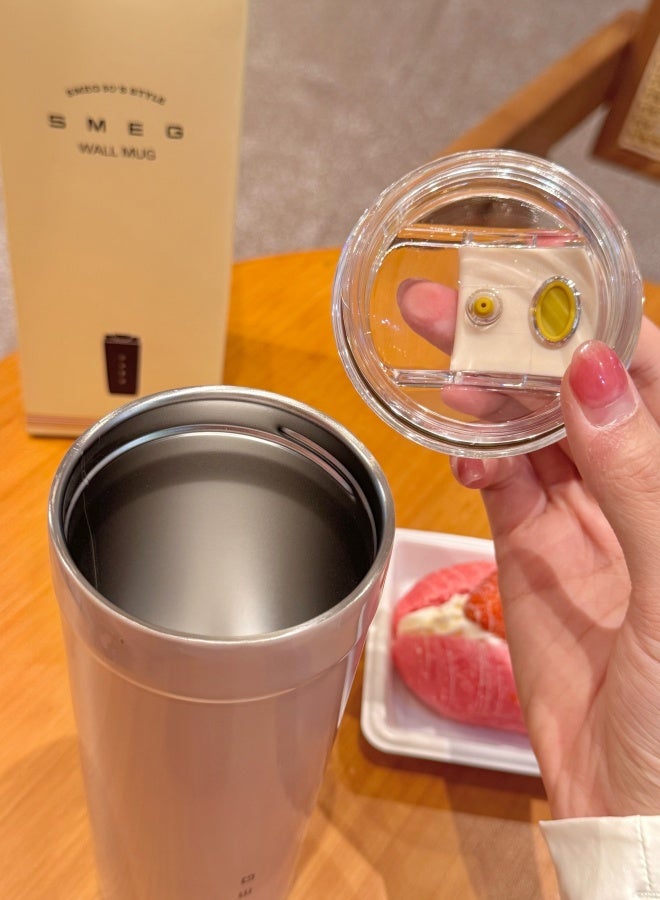 سميج كوب قهوة للسفر من SMEG، كوب قهوة معزول بسعة 550 مللي مع غطاء مانع للتسرب، يدوم طويلاً، ترمس قهوة للسفر وردي اللون - Image 4