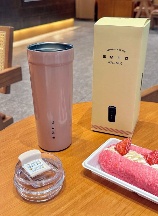 سميج كوب قهوة للسفر من SMEG، كوب قهوة معزول بسعة 550 مللي مع غطاء مانع للتسرب، يدوم طويلاً، ترمس قهوة للسفر وردي اللون - Image 3