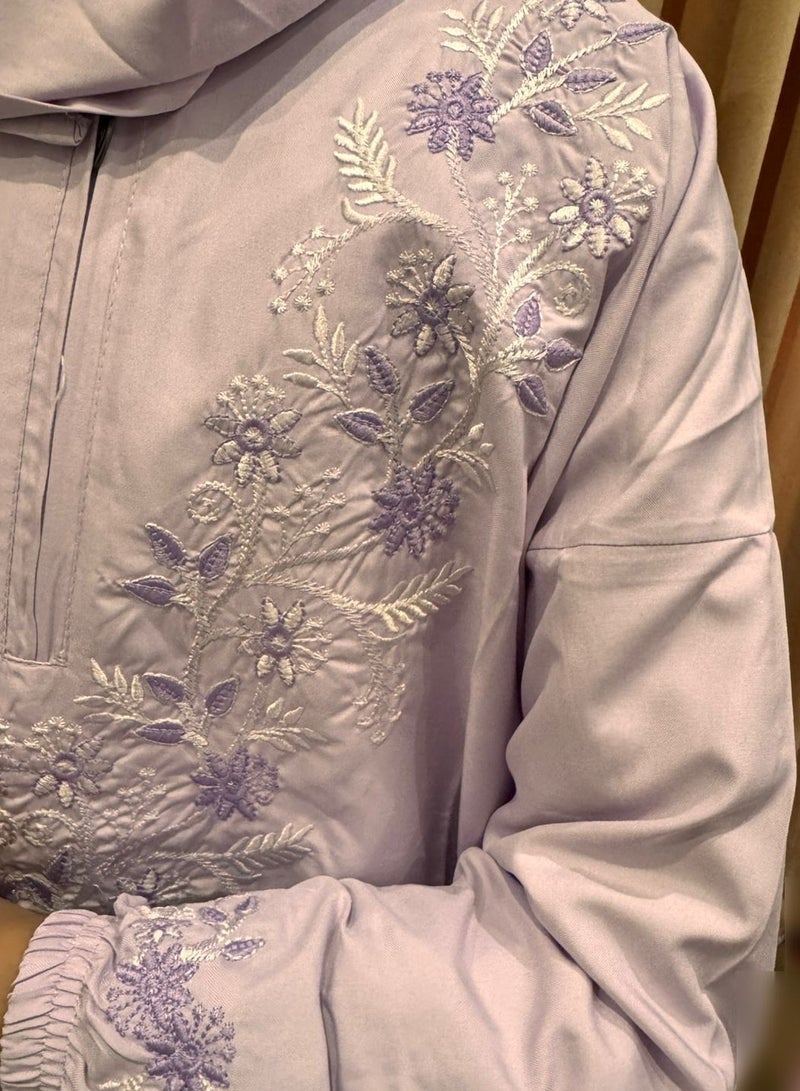 شرشف صلاة فاخر، ناعم ومطرز بلمسات ورود أنيقة، مع حجاب مدمج وتغطية كاملة لمظهر محتشم وراحة مثالية، بمقاس واحد يناسب الجميع - Image 3