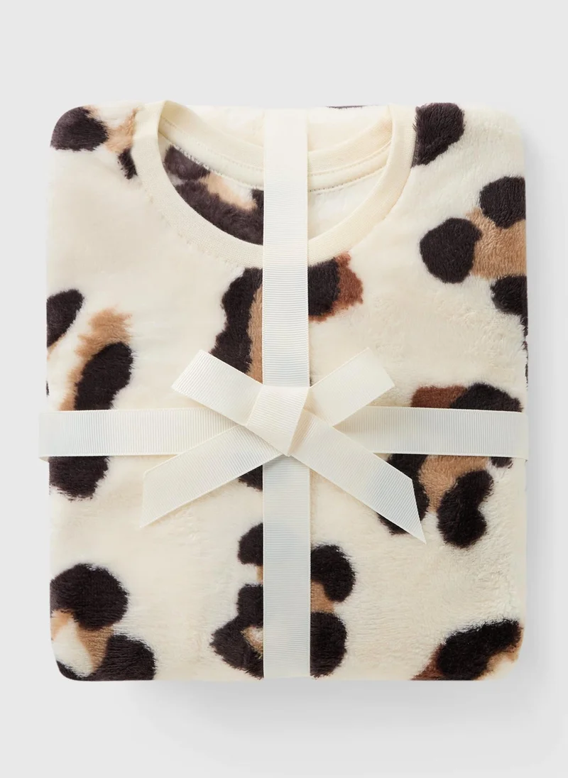 ماتلان طقم بيجامة بناتي من الفليس بنقشة الفهد باللون الكريمي