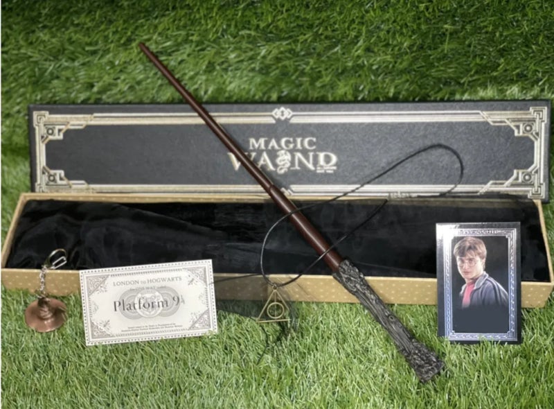 Magic Collector's Box: Elder Wand + Deathly Hallows Pendant + Sorting Hat Keychain + Platform 9 3/4 Ticket - Image 1