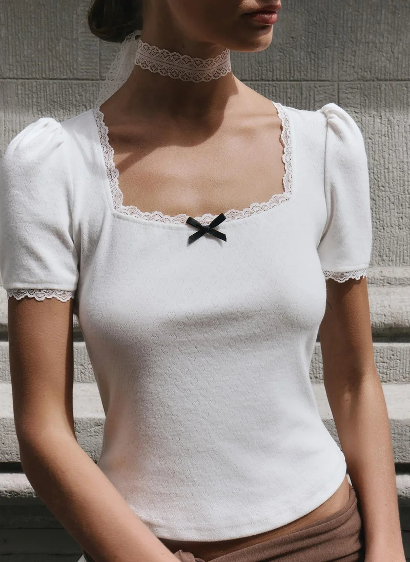 Lichi T-shirt with lace trim and collar bow