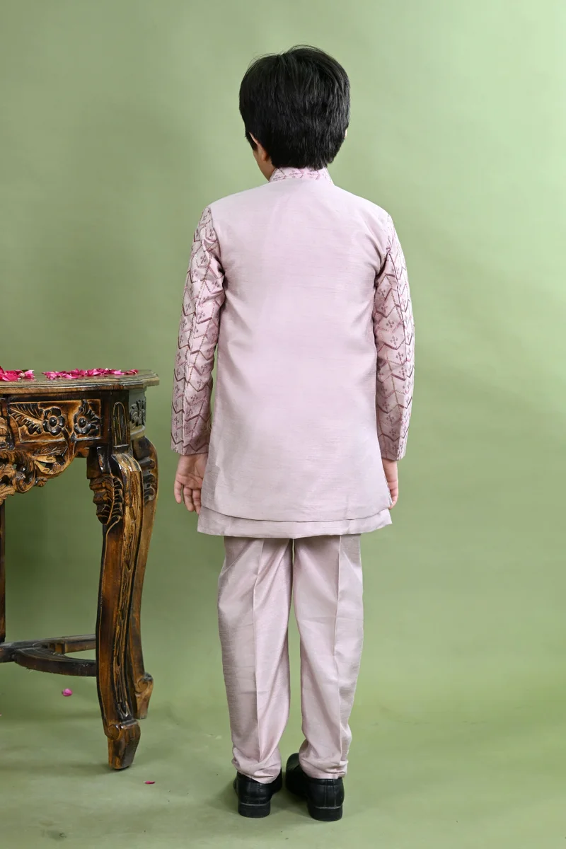 BT DEZINES طقم شرواني مطرز بالبصل المتعرج للأولاد