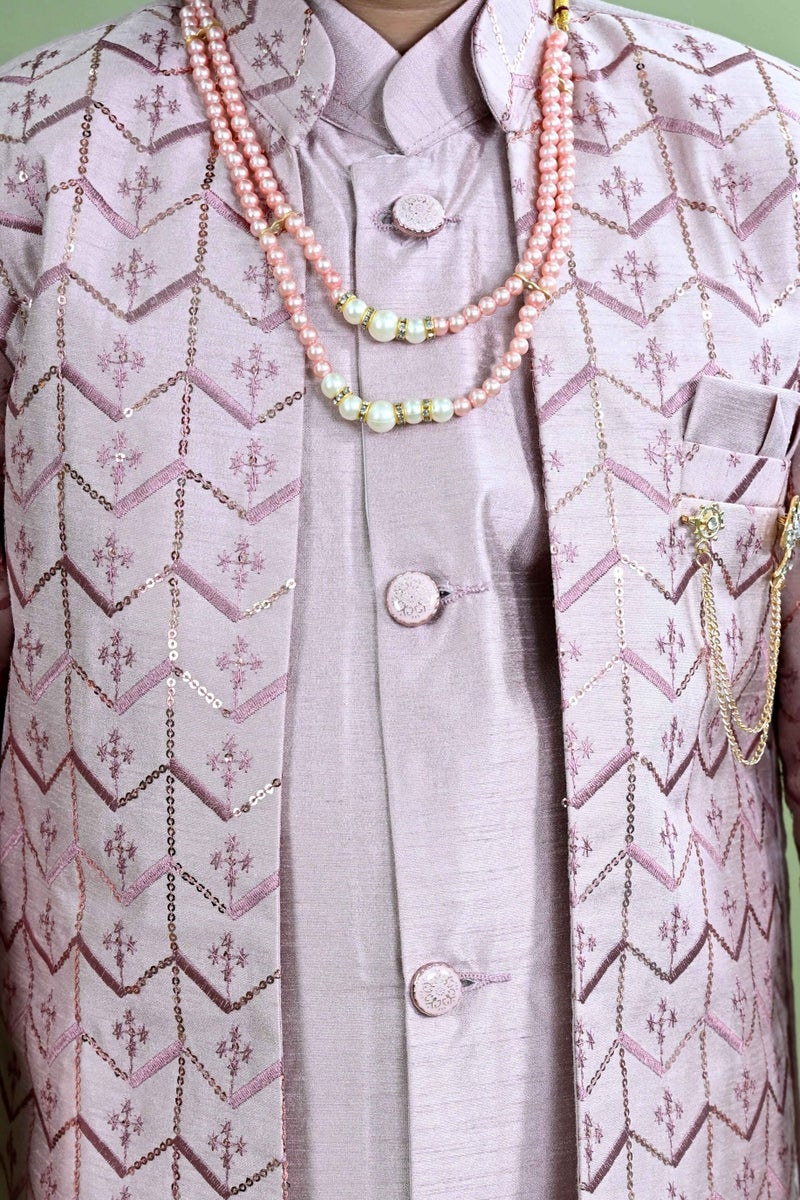 بي تي ديزايز طقم شرواني مطرز بالبصل المتعرج للأولاد - Image 5