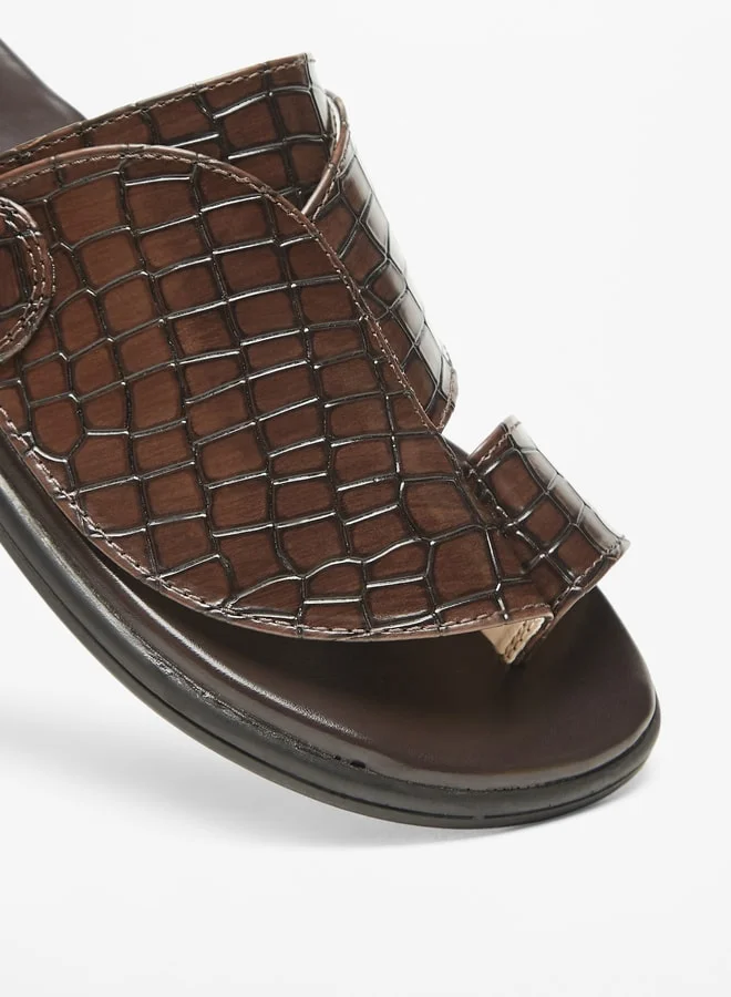 الواحة Boys Textured Slip-On Arabic Sandals