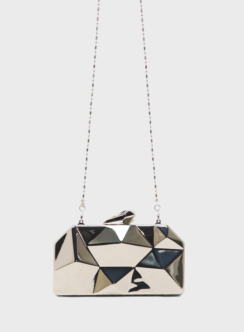 حقيبة يد معدنية هندسية مميزة