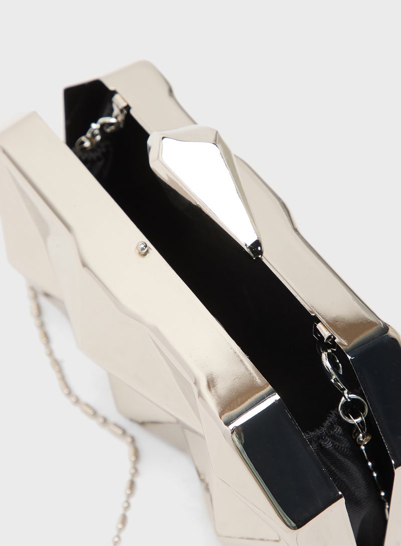 حقيبة يد معدنية هندسية مميزة