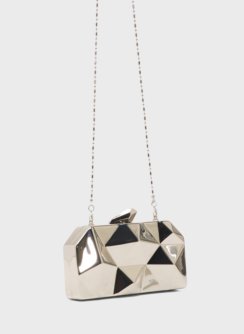 حقيبة يد معدنية هندسية مميزة