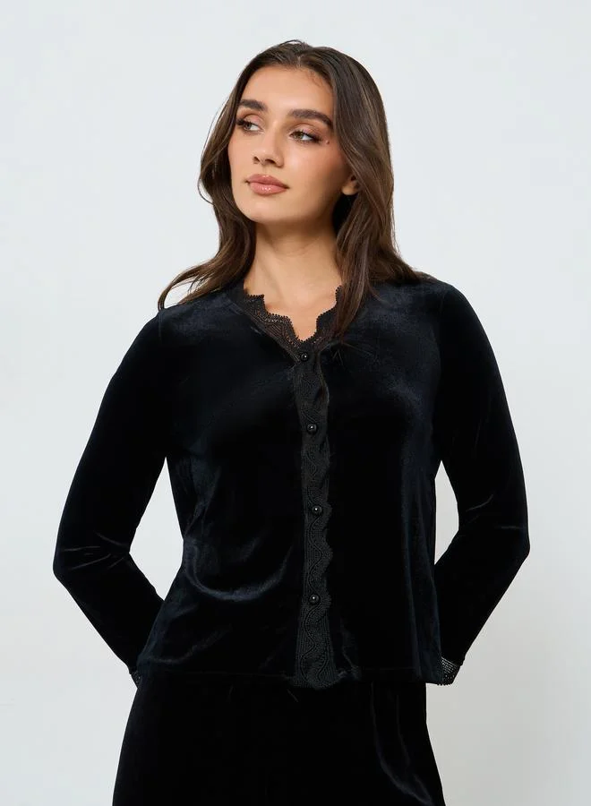 تايك تو طقماما من بلوزة ببطانة دانتيل بمظهر المخمل وبنطال