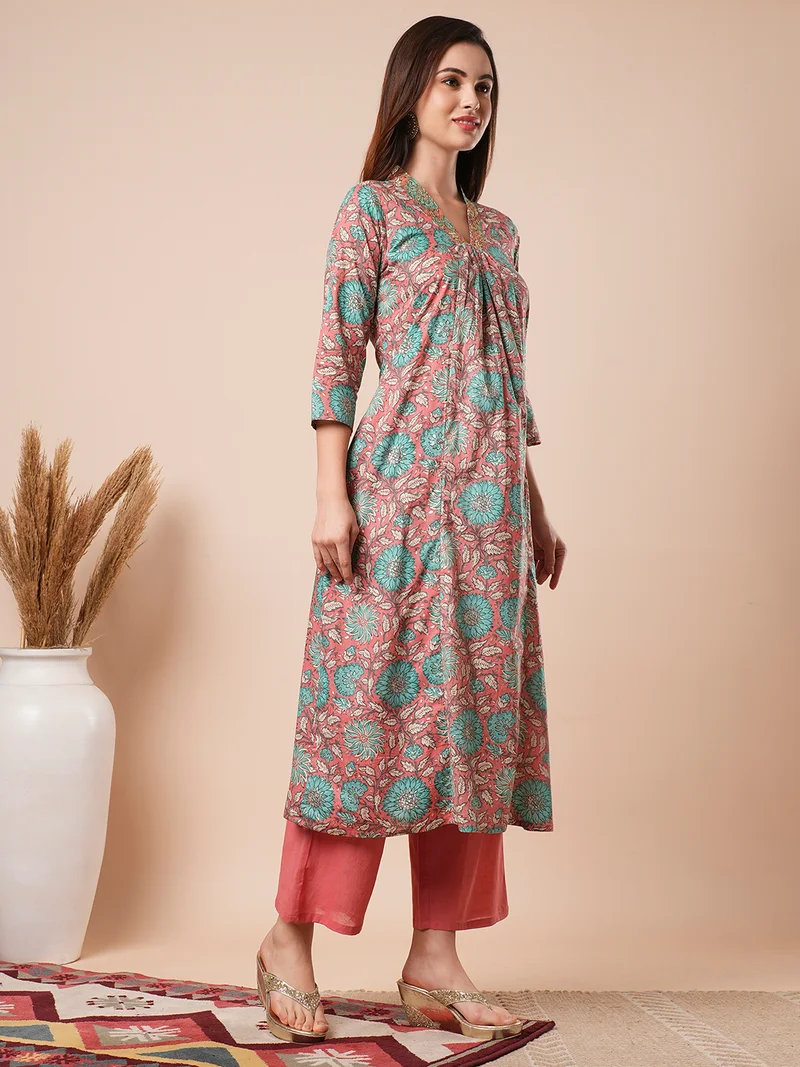 globus Women Floral Printed Regular Thread Work Pure Cotton Kurta With Trousers