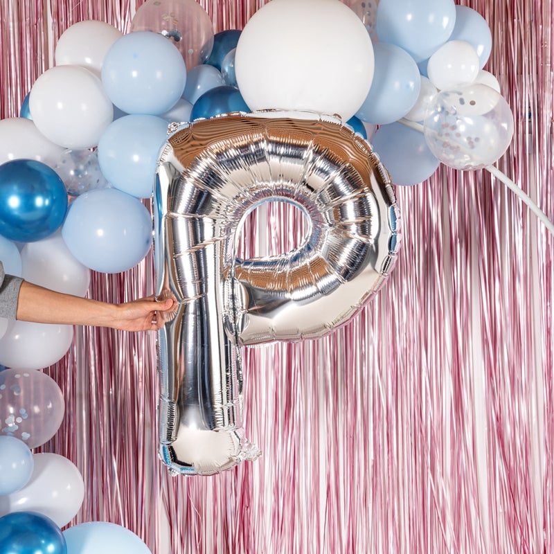 Restaurantware بالون حروف بالونيفاي 40 بوصة، بالون حروف كبير - حرف P، بالون ميرايل فضي ذاتي الإغلاق، حلقة تعليق، زينة لعيد الميلاد، الزفاف، أو التخرج - Image 5