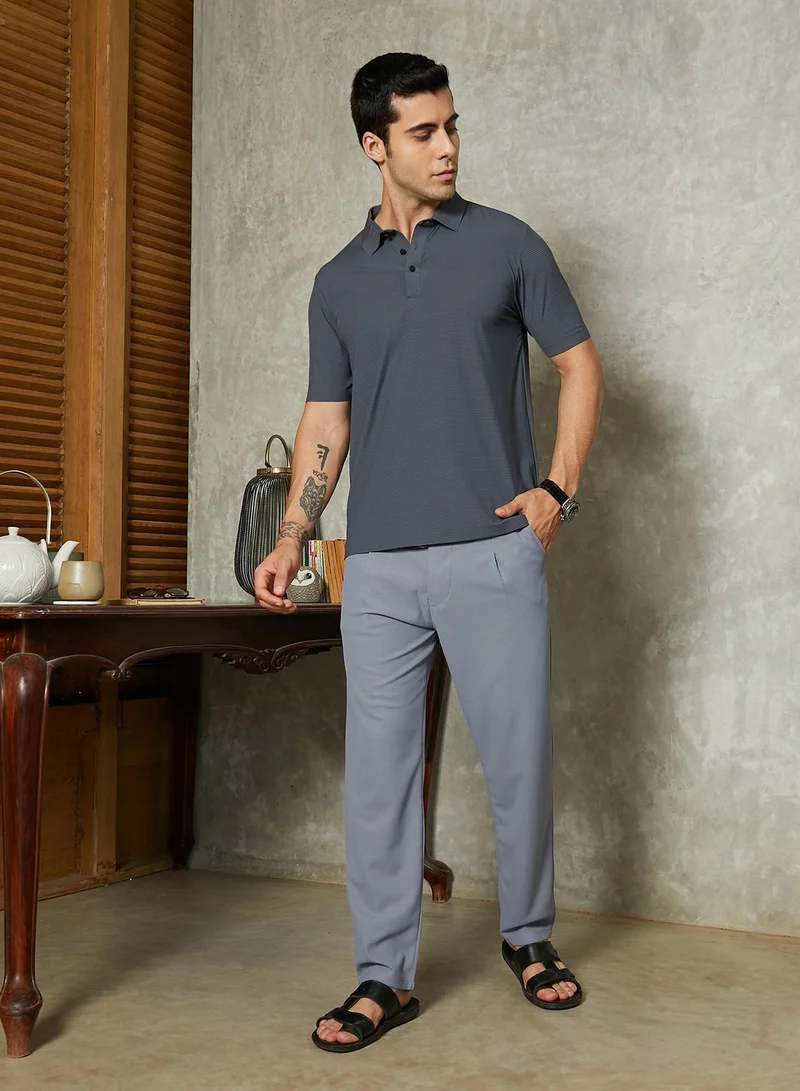 Campus Sutra Campus Sutra Men's Coin Grey Micro-Waffle Chino Trousers For Casual Wear | Mid-Rise | Regular Fit | Drawstring Closure | Trousers Crafted With Comfort Fit For Everyday Wear