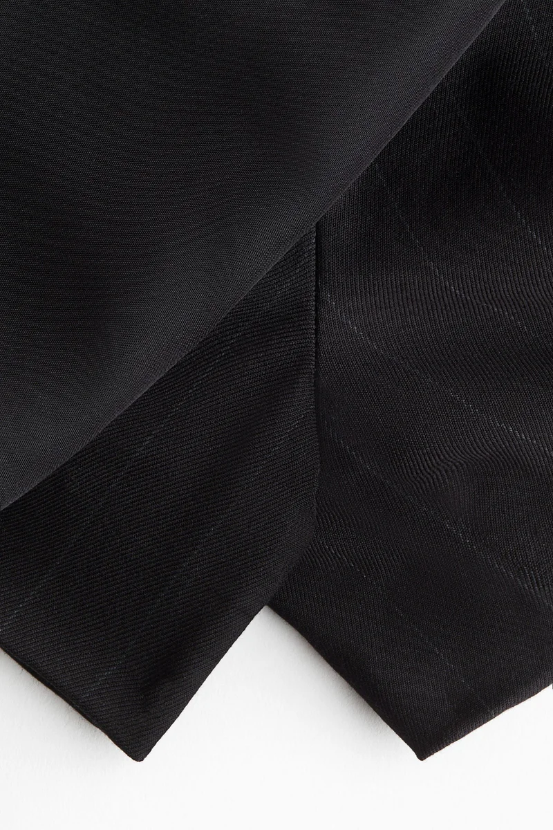 اتش اند ام تنورة بشورت داخلي بتصميم ملفوف