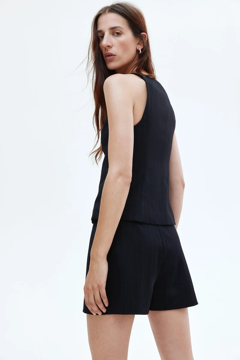 اتش اند ام تنورة بشورت داخلي بتصميم ملفوف