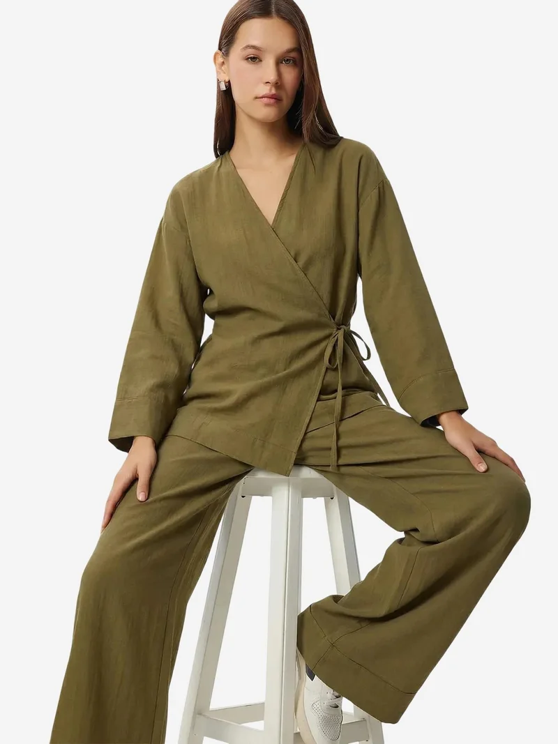 السعادة في إسطنبول ISTANBUL High Waist Wide Leg Pants & V-Neck Tie Detail Blouse Co-ord Set