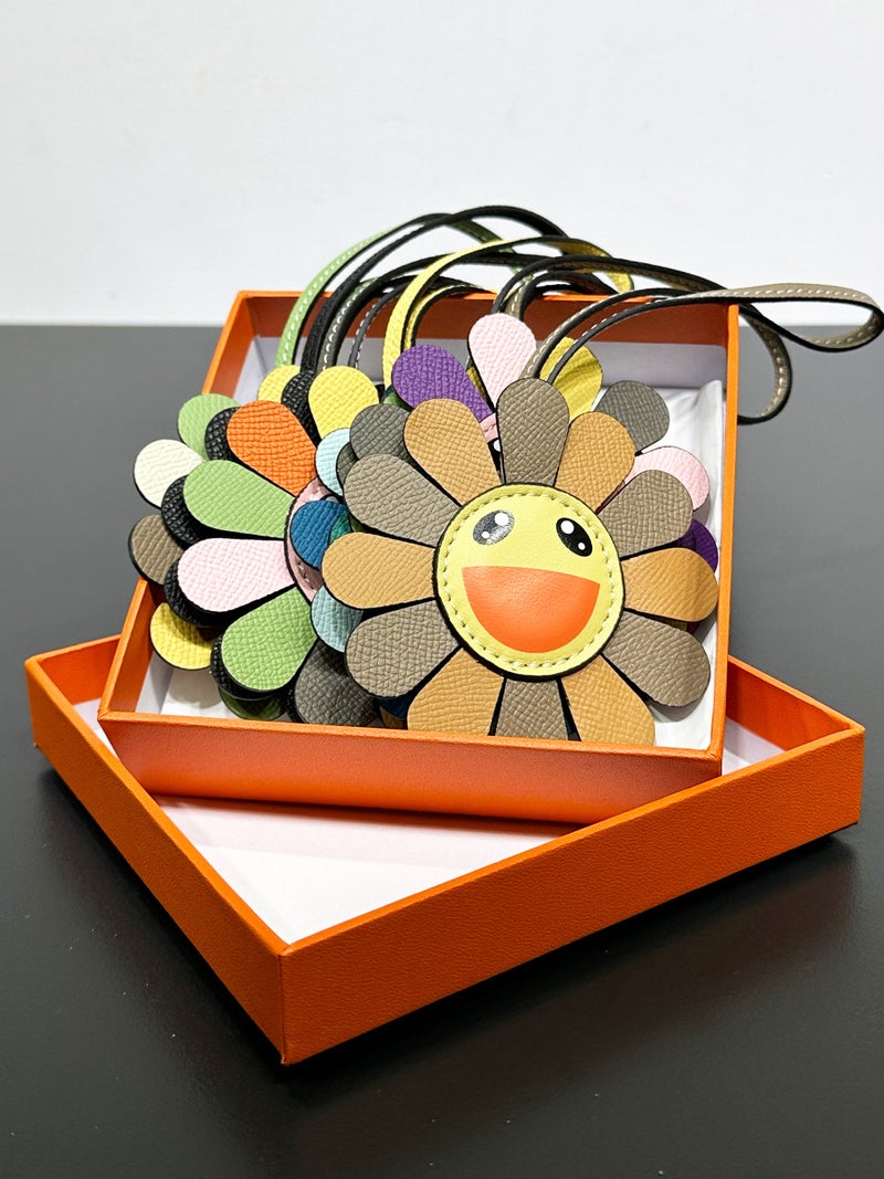 New Niche High-Grade Genuine Leather Sunflower Pendant Cute Baby Bag Bag Hanging Small Accessories Personalized High-Grade Trendy - Image 5