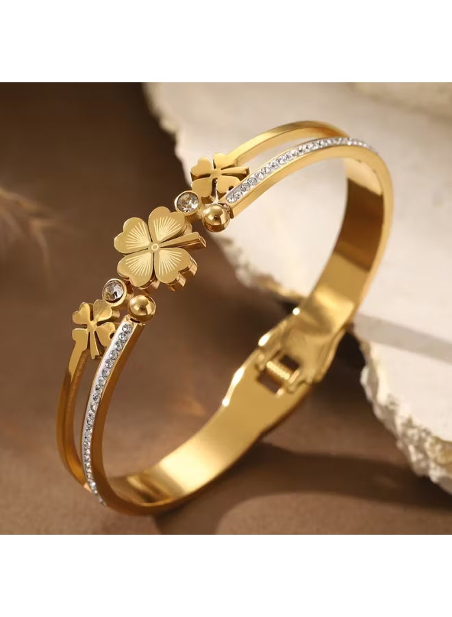 اتش اس سوار واحد مطلي بالذهب عيار 18 قيراطًا، مزين بزهرة البرسيم الرباعية، مصنوع من الزركونيا الصناعية عالية الجودة، هدية مثالية لعيد الأم أو هدية عائلية. - Image 5