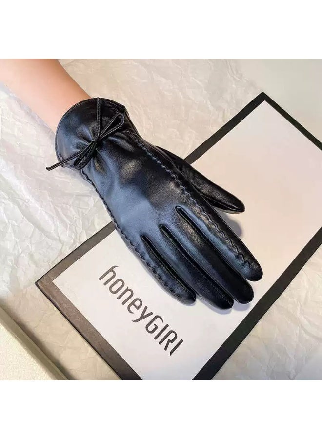 قفازات نسائية شتوية جلد صناعي قصيرة مزودة ببطانة دافئة بتصميم عقدة والف شاشة لمس ستايل كوري - Image 2