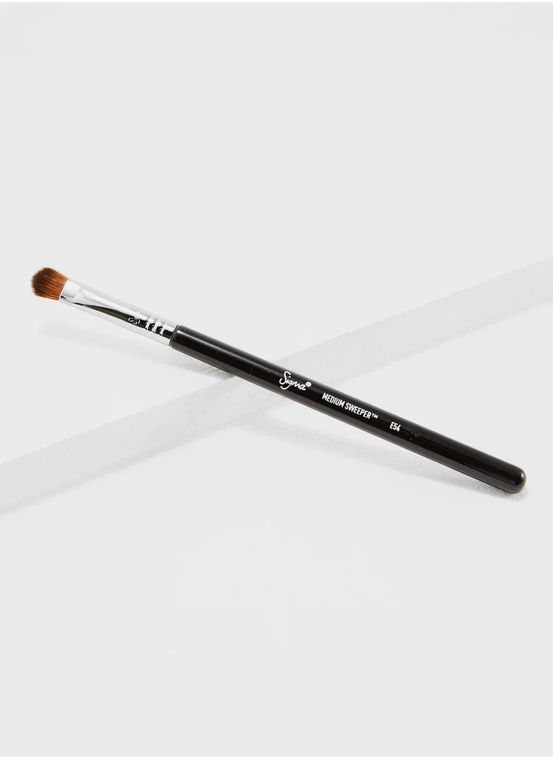 Sigma Beauty Medium Sweeper Brush