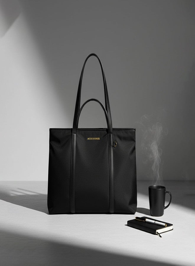 أكسيسورايز حقيبة يد نسائية سوداء من النايلون من أكسسورايز لندن | حقيبة كتف مقاومة للماء | حقيبة يد أنيقة وعملية للسفر - Image 4