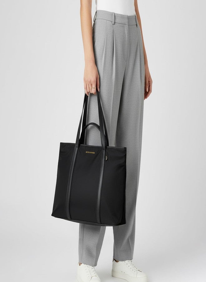 أكسيسورايز حقيبة يد نسائية سوداء من النايلون من أكسسورايز لندن | حقيبة كتف مقاومة للماء | حقيبة يد أنيقة وعملية للسفر - Image 3