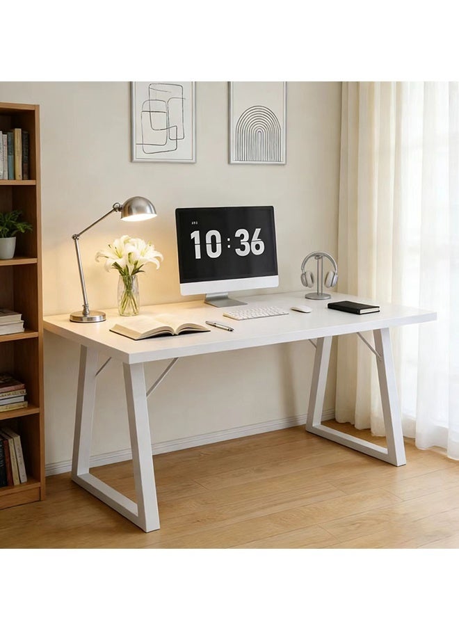 JCB CHIC مكتب كمبيوتر أبيض مقاس 120×60×75 سم، مكتب منزلي بسطح كبير وأرجل شبه منحرفة ثابتة، مكتب دراسة بسيط وعصري، مكتب ألعاب، مكتب كتابة، محطة عمل للمكتب المنزلي، سهل التجميع - Image 1