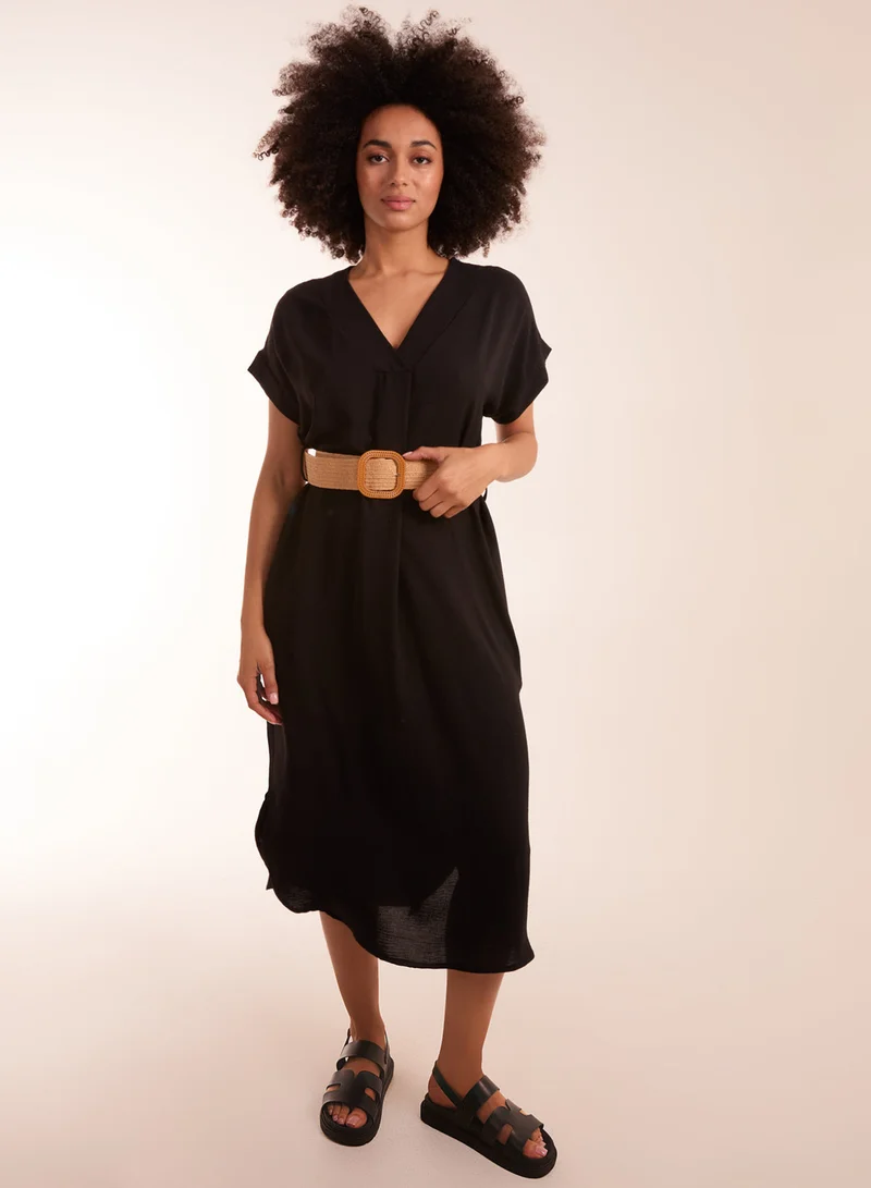 بلو فانيلا فستان ميدي بياقة على شكل حرف  وحزام